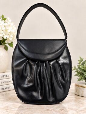 Palizzio New York Vintage Black Leather Pleated Shoulder Bag Flap Top Purse